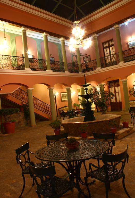 Capital Plaza Hotel Sucre Buitenkant foto